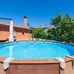 House Licul, 3-bedroom House With Pool And Garden Near Labin, Istrien 別荘 *