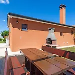 House Licul, 3-bedroom House With Pool And Garden Near Labin, Istrien *