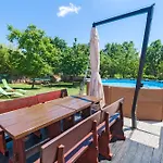House Licul, 3-bedroom House With Pool And Garden Near Labin, Istrien 別荘 ラビン