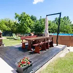 House Licul, 3-bedroom House With Pool And Garden Near Labin, Istrien