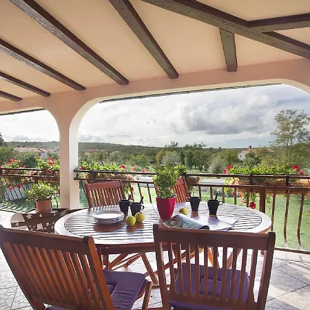 House Licul, 3-bedroom House With Pool And Garden Near Labin, Istrien Dom wakacyjny