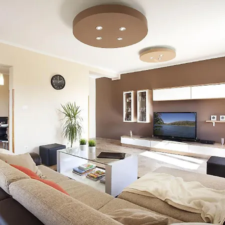 House Licul, 3-bedroom House With Pool And Garden Near Labin, Istrien Dom wakacyjny *