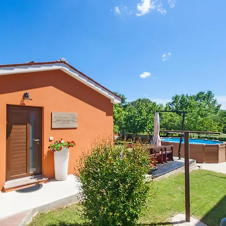 House Licul, 3-bedroom House With Pool And Garden Near Labin, Istrien 別荘 *