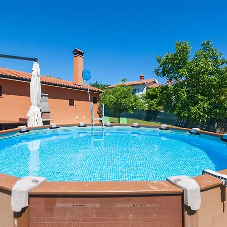 House Licul, 3-bedroom House With Pool And Garden Near Labin, Istrien Dom wakacyjny *