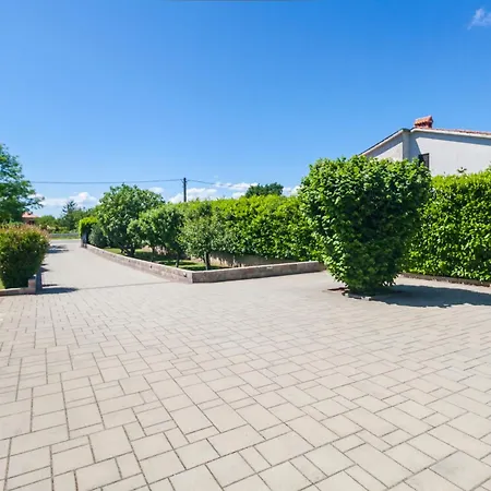 House Licul, 3-bedroom House With Pool And Garden Near Labin, Istrien 別荘 ラビン