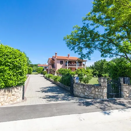 別荘 House Licul, 3-bedroom House With Pool And Garden Near Labin, Istrien *
