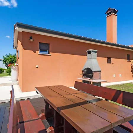 House Licul, 3-bedroom House With Pool And Garden Near Labin, Istrien *