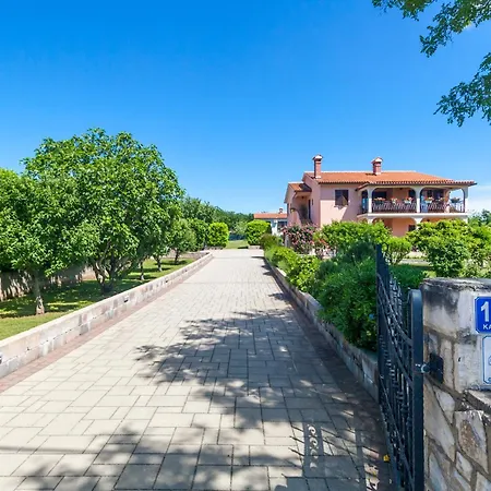 Dom wakacyjny House Licul, 3-bedroom House With Pool And Garden Near Labin, Istrien