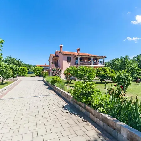 House Licul, 3-bedroom House With Pool And Garden Near Labin, Istrien ラビン