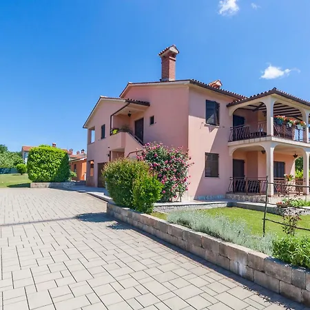 別荘 House Licul, 3-bedroom House With Pool And Garden Near Labin, Istrien *